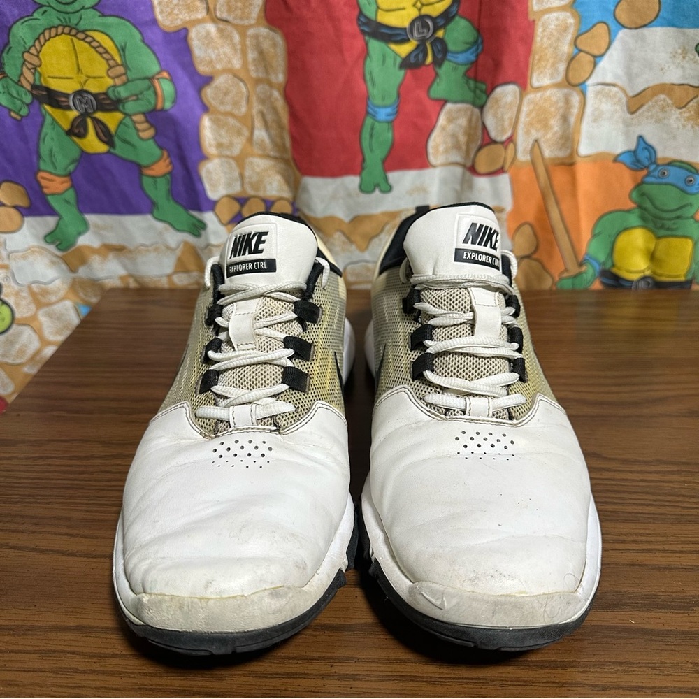 Nike White and Black Sneakers